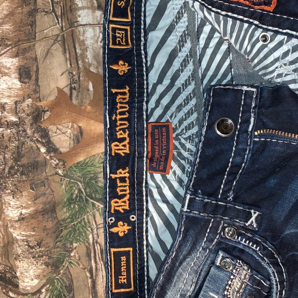 Rock revival size 29 skinny jeans.